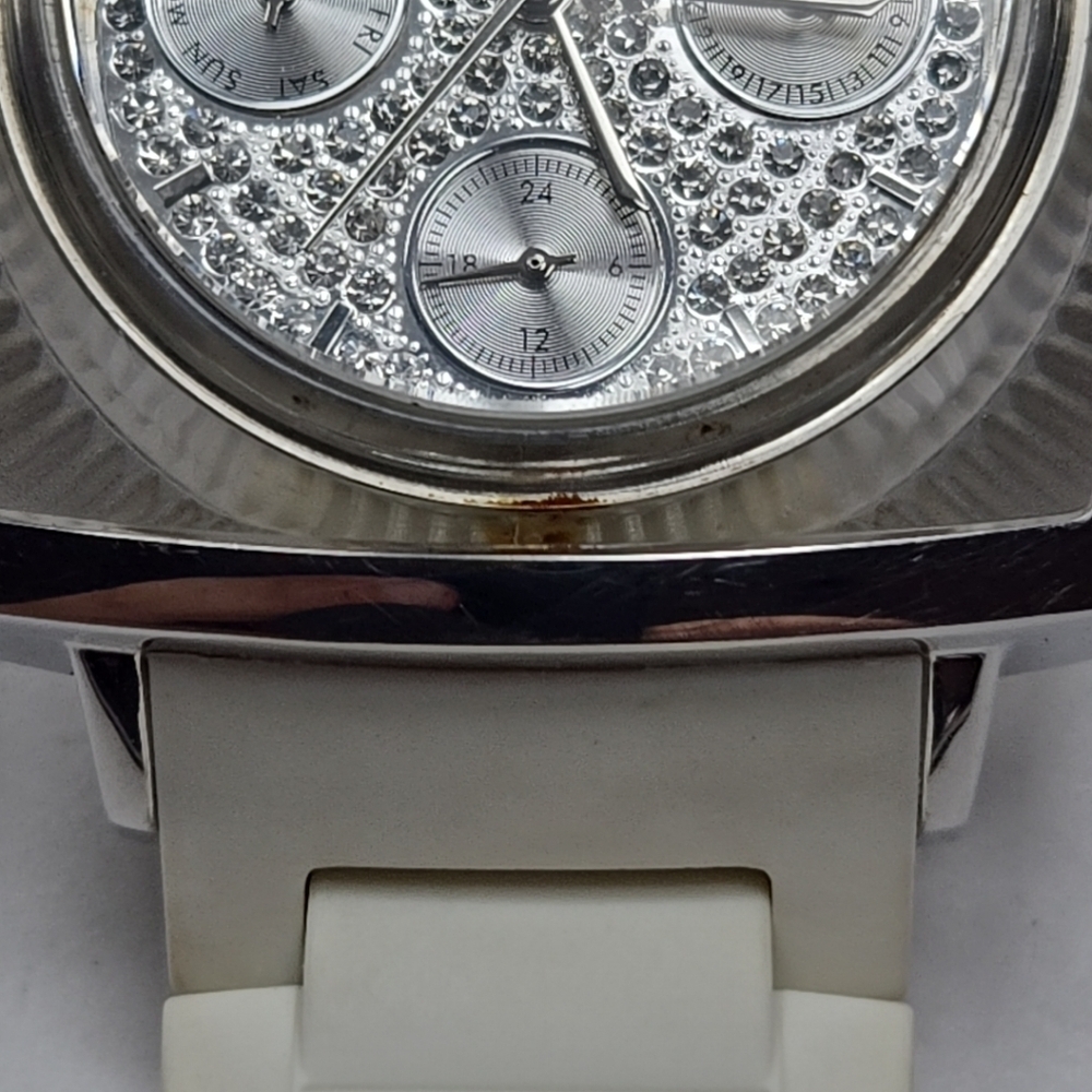 Womens BCBGMAXAZRIA BG8229 Elite Sport Watch White Rubberized Band New Battery - Picture 12 of 15